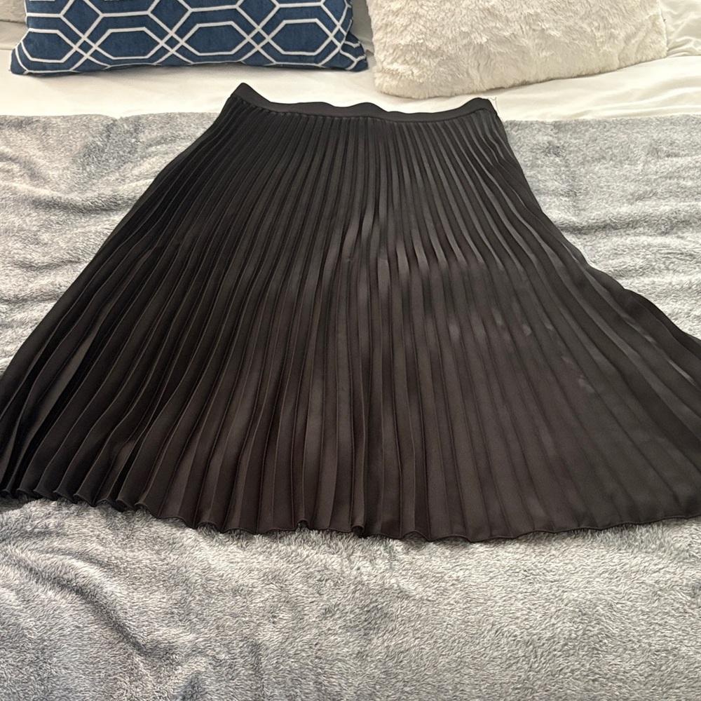 H&M Elegant Black A-Line Pleated Skirt